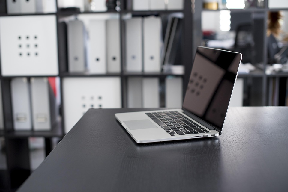 Průzkum nových technologií: Příležitosti a výzvy pro kreativce